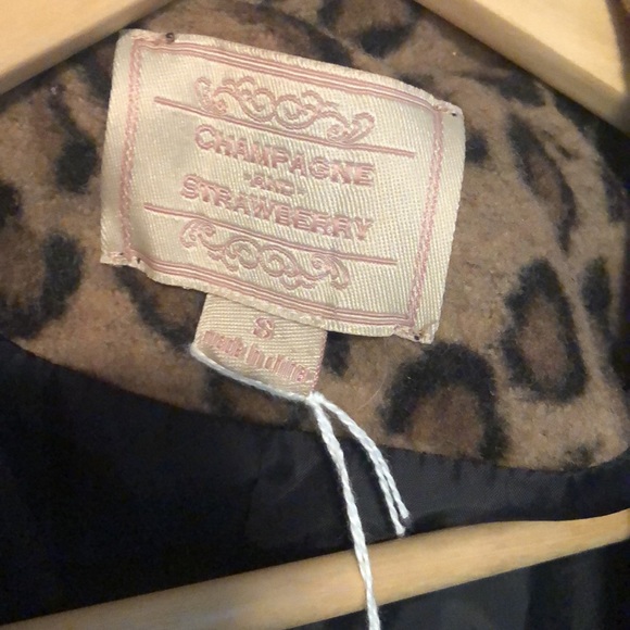 Vintage Champagne and strawberry, Cheetah print coat.  Size 2,/33. - Picture 4 of 4